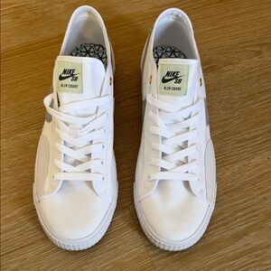 Nike men 10 women 11.5 SB Blazer Court White Low-Top Shoes